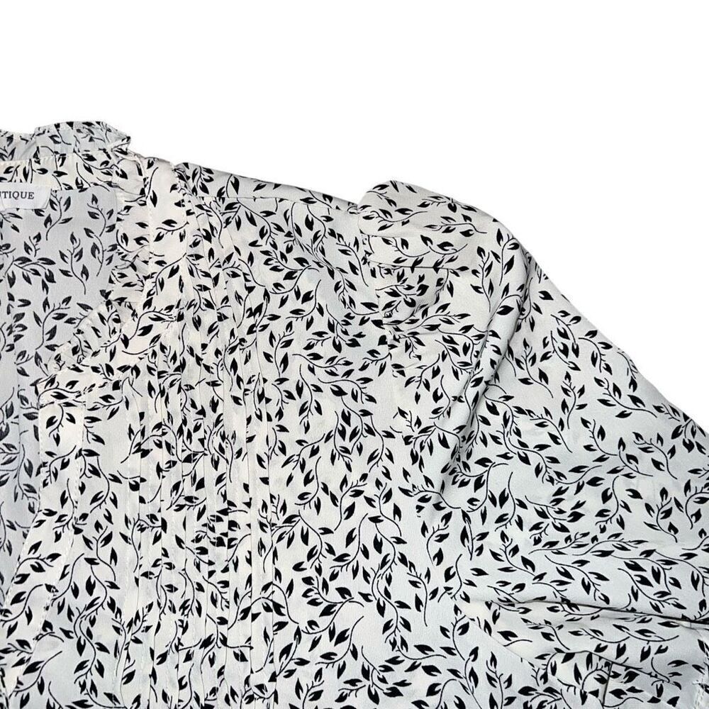 MOD BOUTIQUE Cream & Black leaf Print V-Neck Blouse L - Picture 4 of 7